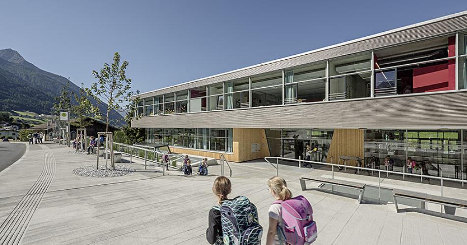 Außenbereich Volksschule Neustift